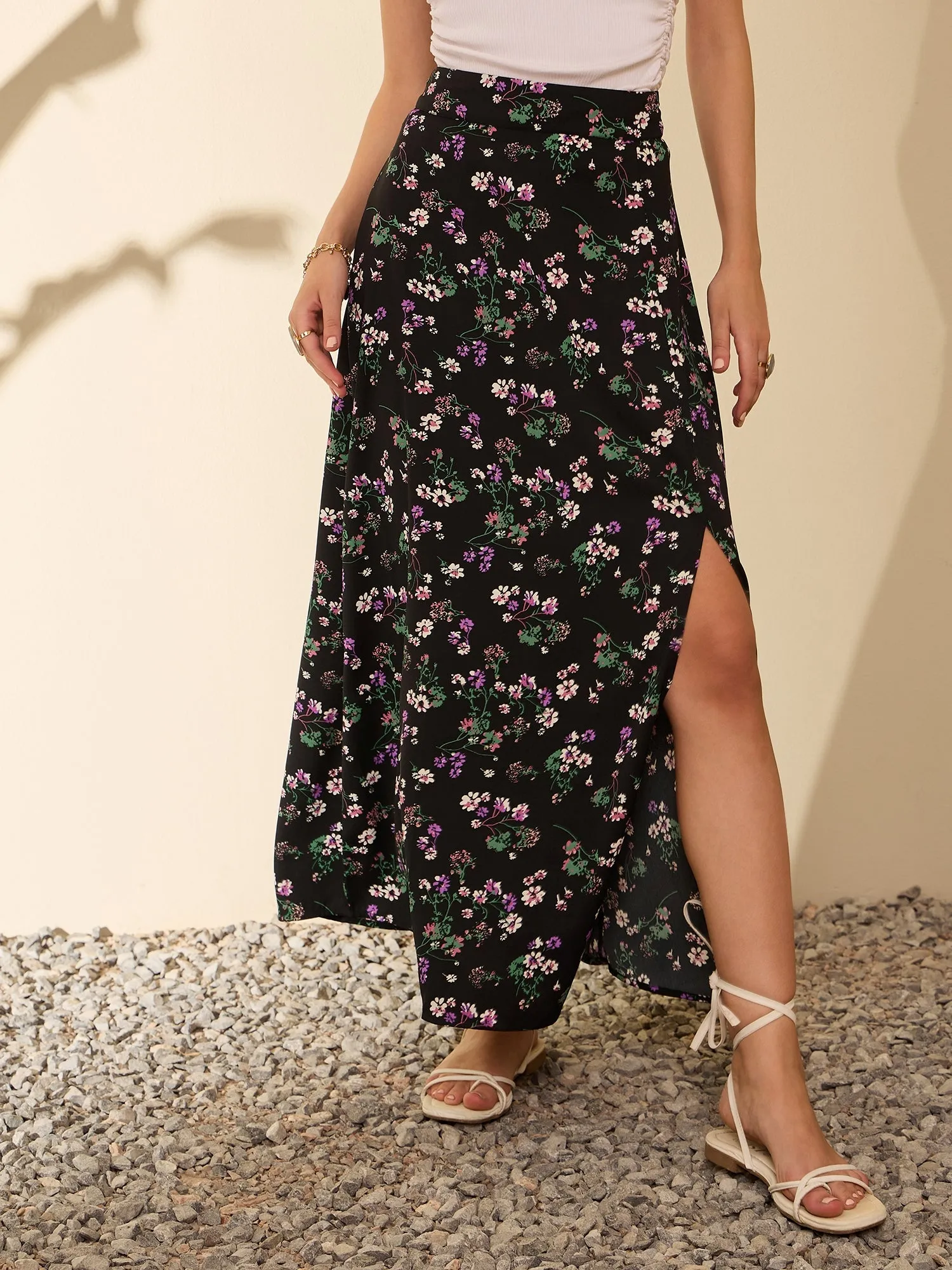 Berrylush Women Black Floral Print High-Rise A-line Maxi Skirt