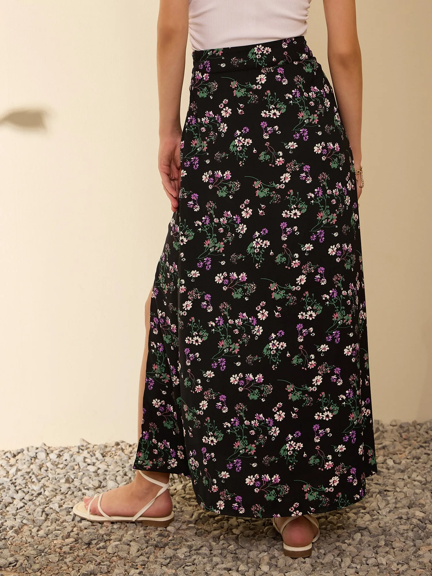 Berrylush Women Black Floral Print High-Rise A-line Maxi Skirt