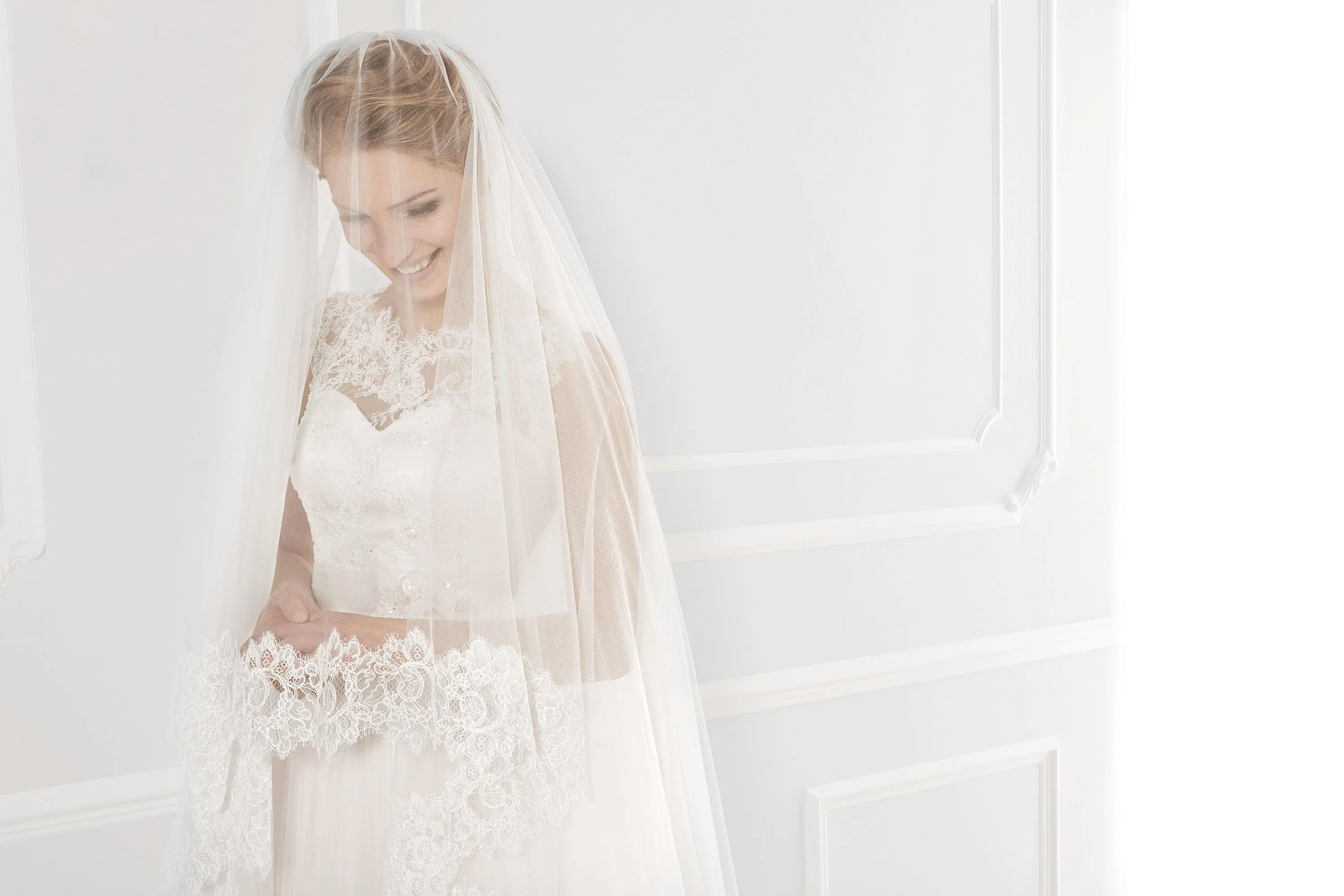 Ellis Bridal 19033