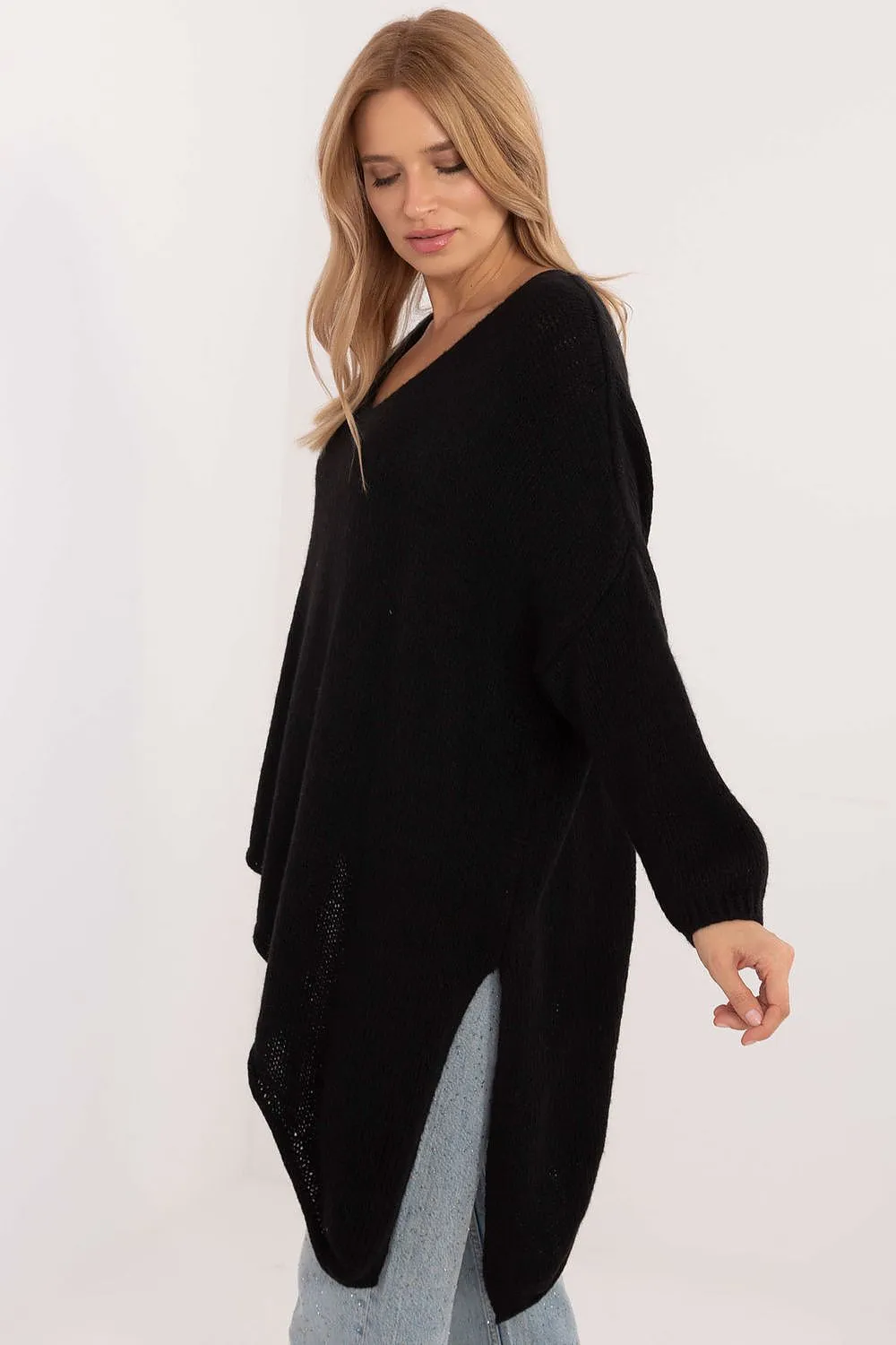 TEEK - Split Bottom Pulled Down Sweater